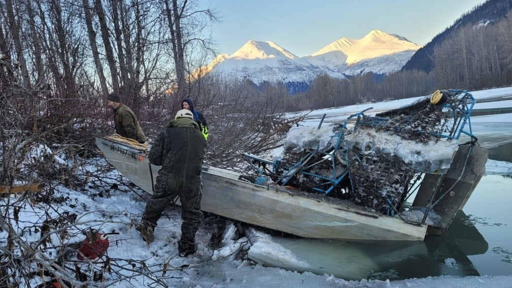 Father Recovers inReach From Sinking Boat to Help Save Daughter